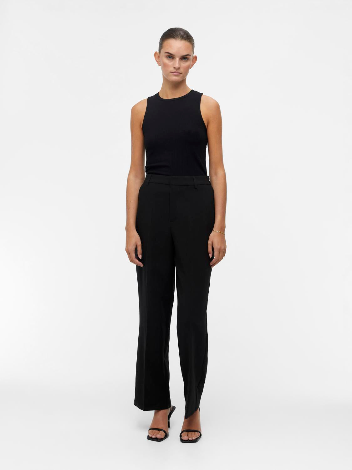 model_shot-front_full